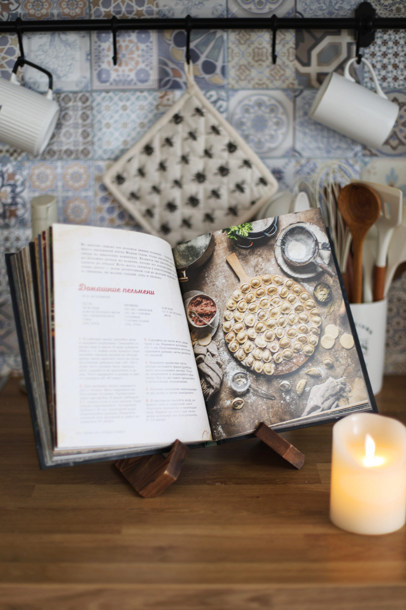 Подставка для кулинарных книг деревянная