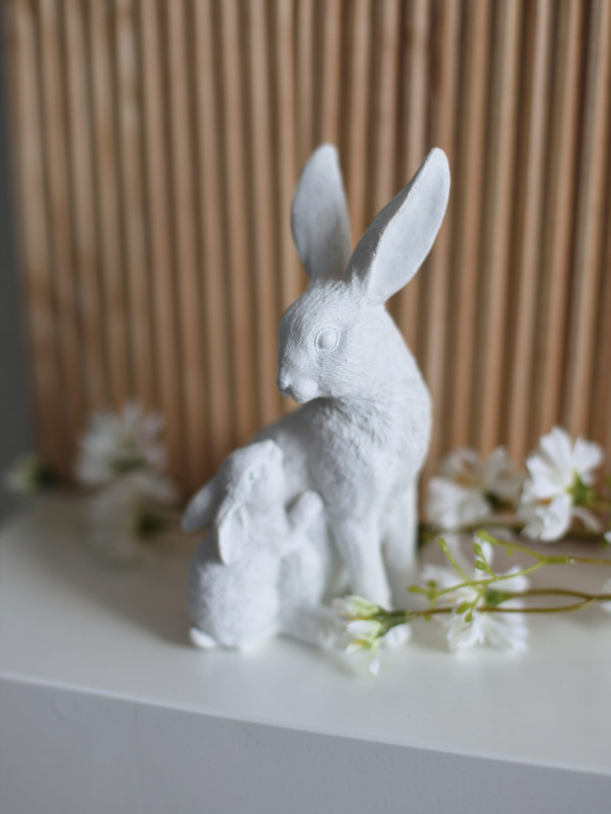 Фигурка декоративная зайцы