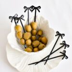 Шпажки для канапе и для закусок бантики черные
